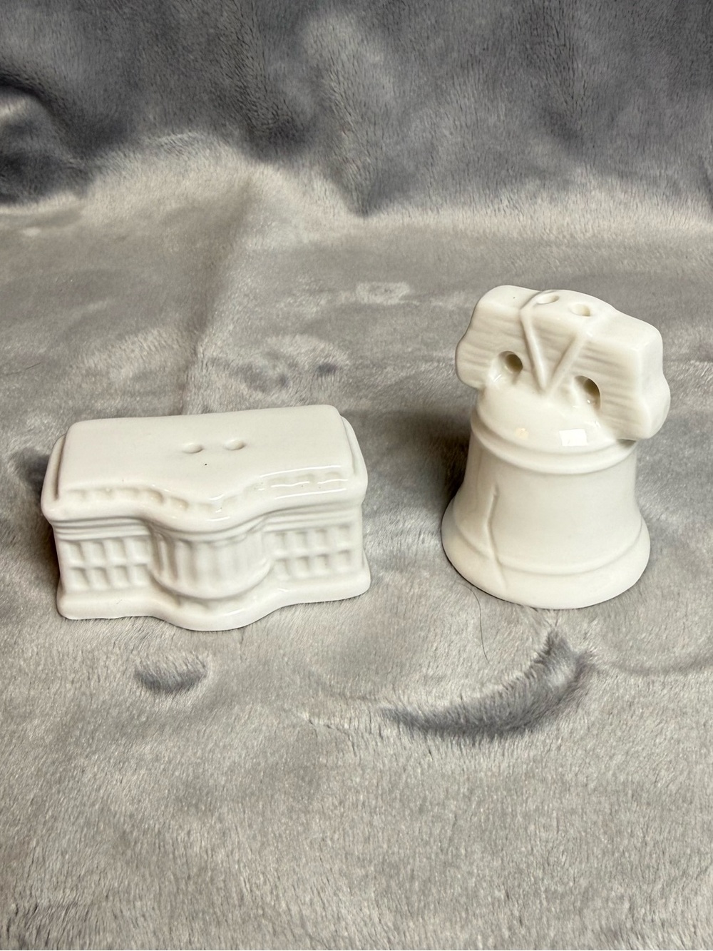 Cracker Barrel Ceramic White House & Liberty Bell Salt & Pepper Shakers Set
